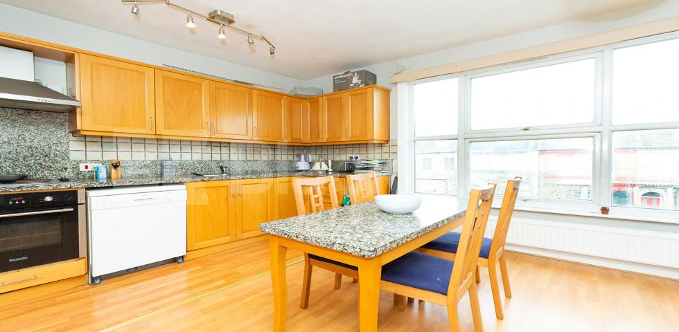 			TOP FLOOR OF A PERIOD CONVERSION, 1 Bedroom, 1 bath, 1 reception Flat			 Regina Road, STROUD GREEN